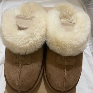 UGG SLIPPER